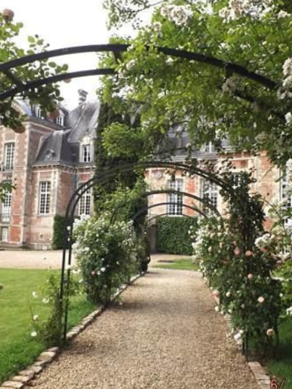 Printemps sous la roseraie