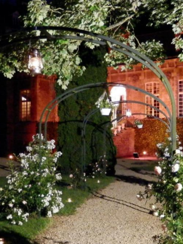Illumination de la roseraie