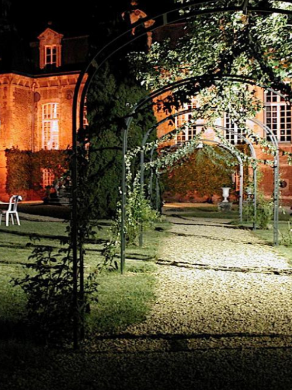 La roseraie éclairée